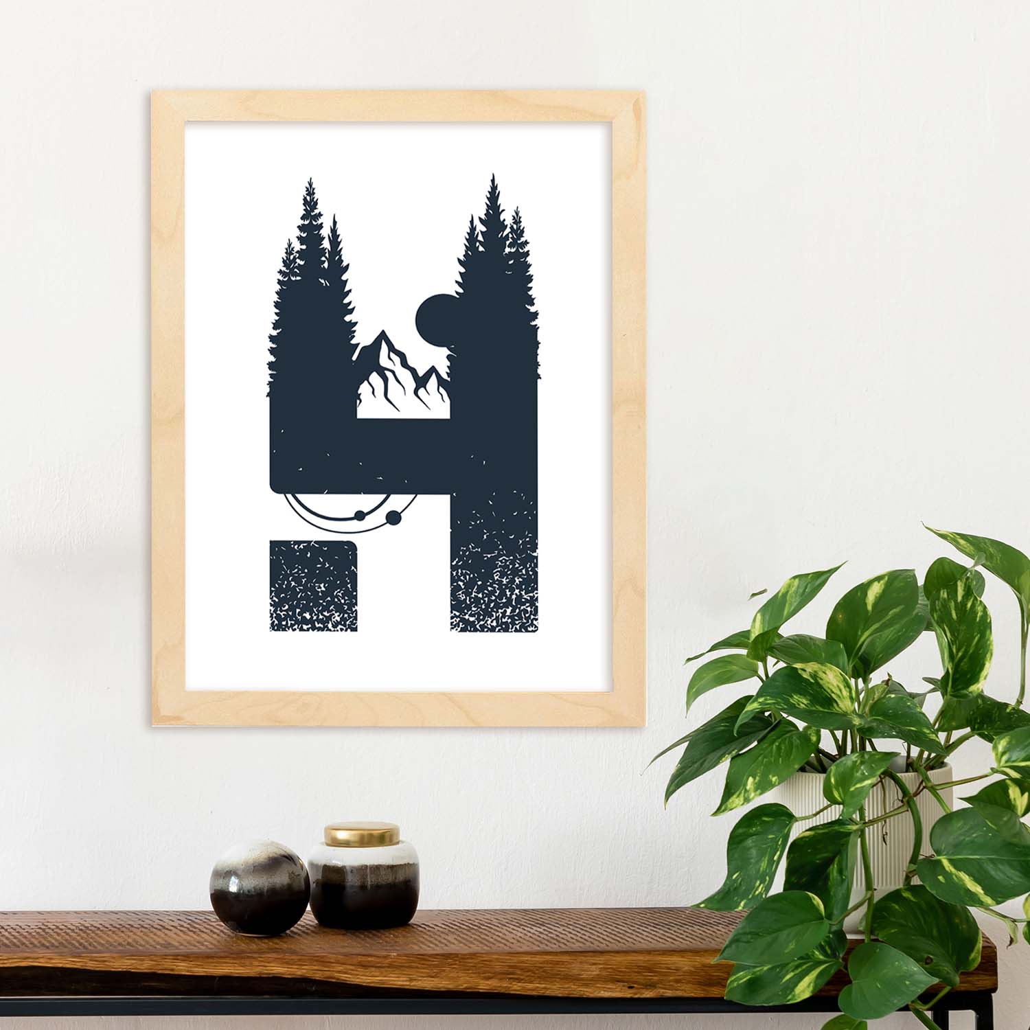 Letra H con bosque, luna y montañas. Naturaleza.Posters de letras con diseño.-Artwork-Nacnic-Nacnic Estudio SL