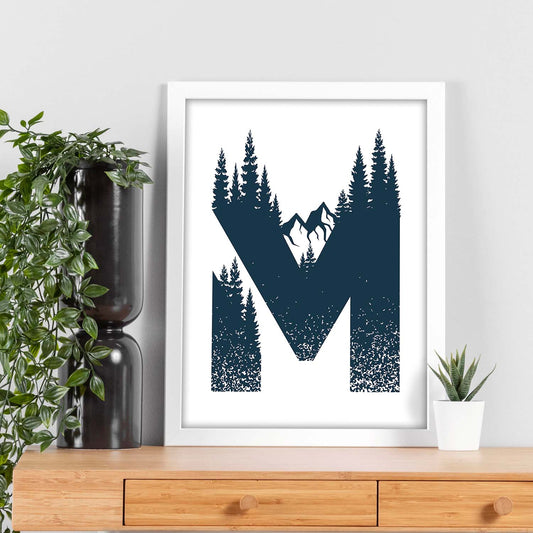 Letra M con bosque y montañas. Naturaleza.Posters de letras con diseño.-Artwork-Nacnic-Nacnic Estudio SL