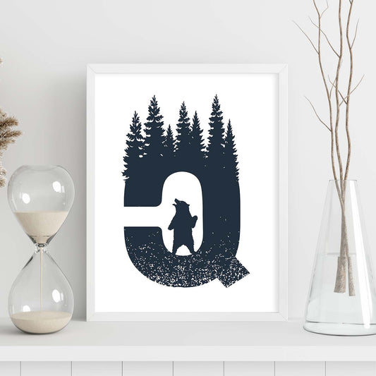 Letra Q con bosque, oso y montañas. Naturaleza.Posters de letras con diseño.-Artwork-Nacnic-Nacnic Estudio SL