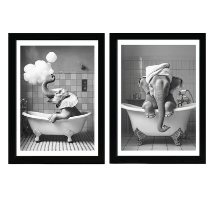 Set de 2 Cuadros Elefante en la Bañera con Simpáticos Animales en Blanco y Negro Ilustración impresa para decorar las paredes del Inodoro, Ducha, Cuarto de baño, Aseo, WC
