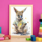 Nacnic Baby Wallaby Joey sobre fondo blanco sonriendo con Wearin. Estampados de arte de pared estético para el diseño de dormitorio o sala de estar.-Artwork-Nacnic-Nacnic Estudio SL