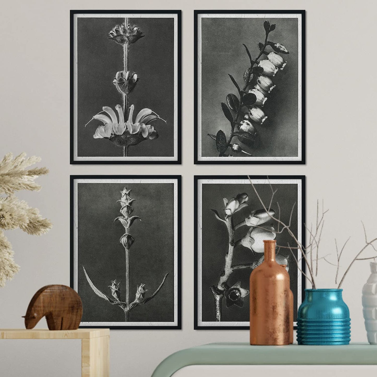 Pack de láminas Flores largas. Pósters con ilustraciones de flores y plantas en tonos grises.-Artwork-Nacnic-Nacnic Estudio SL
