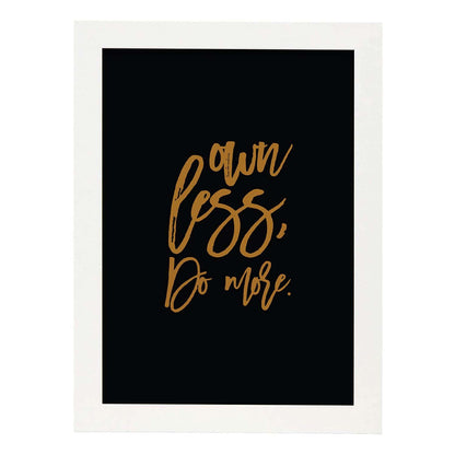 Poster con frase inspiracional. Lámina de decoración 'Ten menos' con frases motivadoras y llenas de energia.-Artwork-Nacnic-A4-Marco Blanco-Nacnic Estudio SL