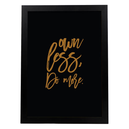 Poster con frase inspiracional. Lámina de decoración 'Ten menos' con frases motivadoras y llenas de energia.-Artwork-Nacnic-A4-Marco Negro-Nacnic Estudio SL