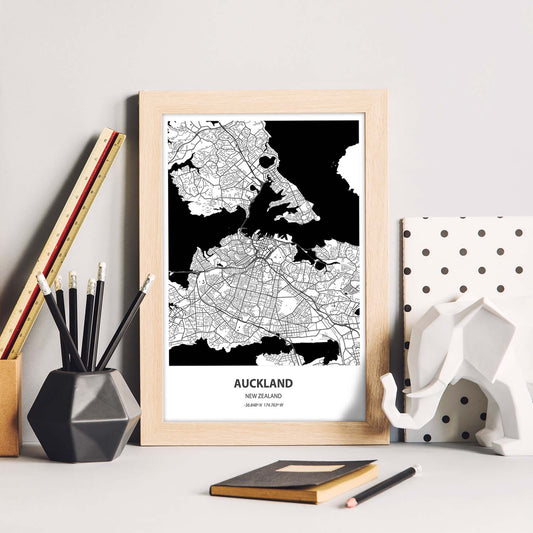Poster con mapa de Auckland - Nueva Zelanda. Láminas de ciudades de Australia con mares y ríos en color negro.-Artwork-Nacnic-Nacnic Estudio SL