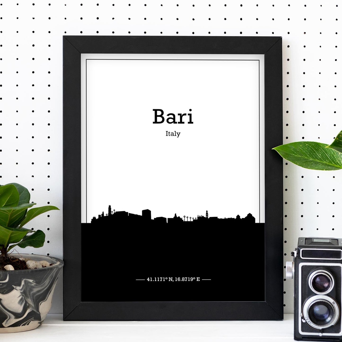 Poster con mapa de Bari - Italia. Láminas con Skyline de ciudades de Italia con sombra negra.-Artwork-Nacnic-Nacnic Estudio SL