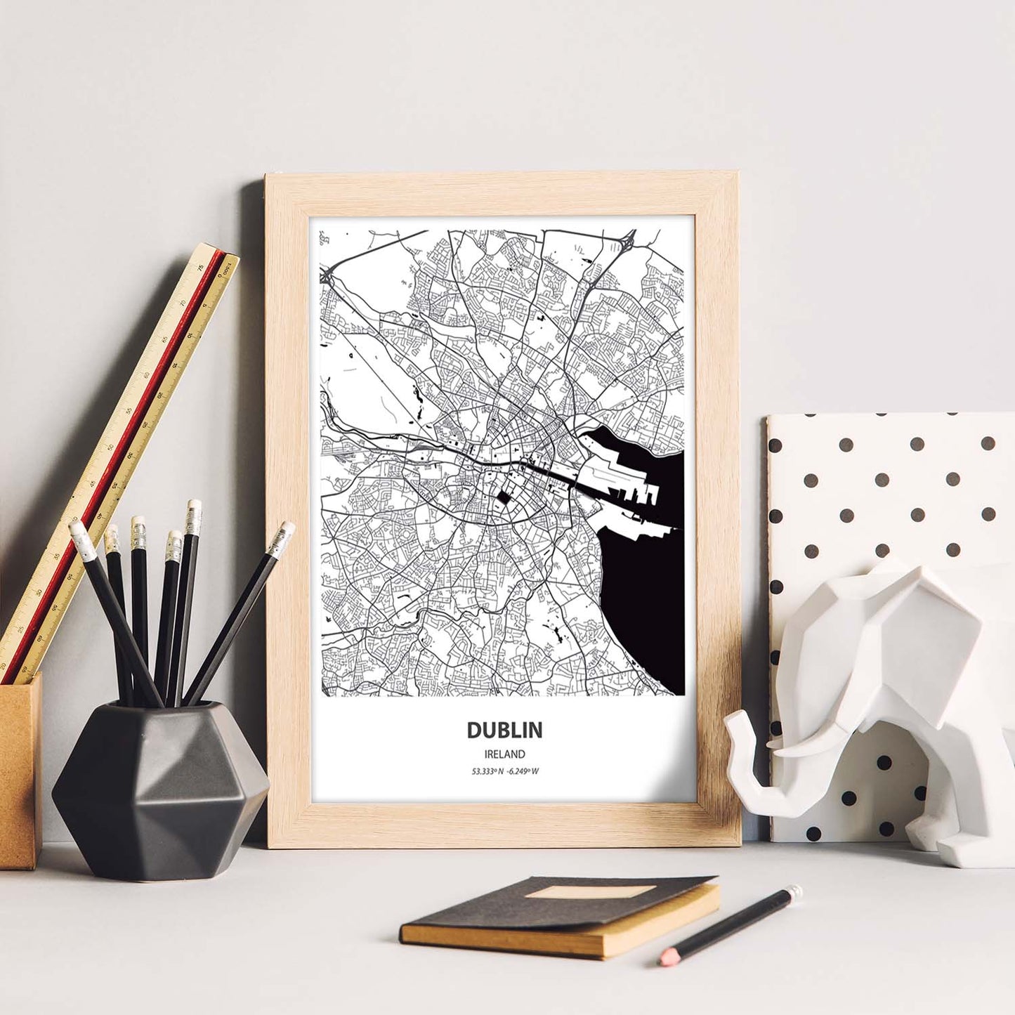 Poster con mapa de Dublin - Irlanda. Láminas de ciudades de Europa con mares y ríos en color negro.-Artwork-Nacnic-Nacnic Estudio SL