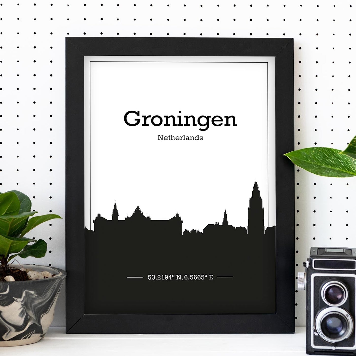 Poster con mapa de Groningen - Holanda. Láminas con Skyline de ciudades de Europa con sombra negra.-Artwork-Nacnic-Nacnic Estudio SL