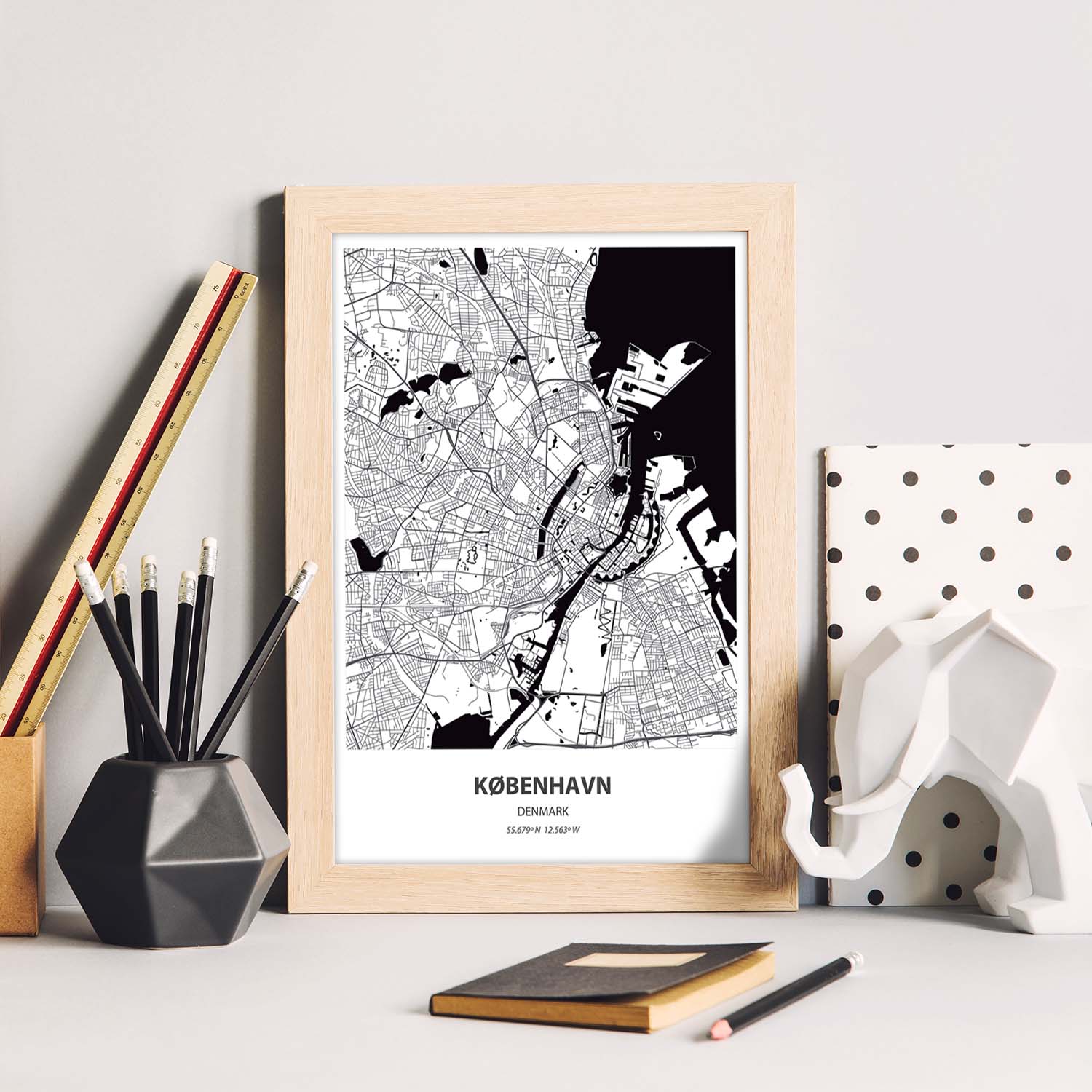 Poster con mapa de Kobenhavn - Dinamarca. Láminas de ciudades de Europa con mares y ríos en color negro.-Artwork-Nacnic-Nacnic Estudio SL