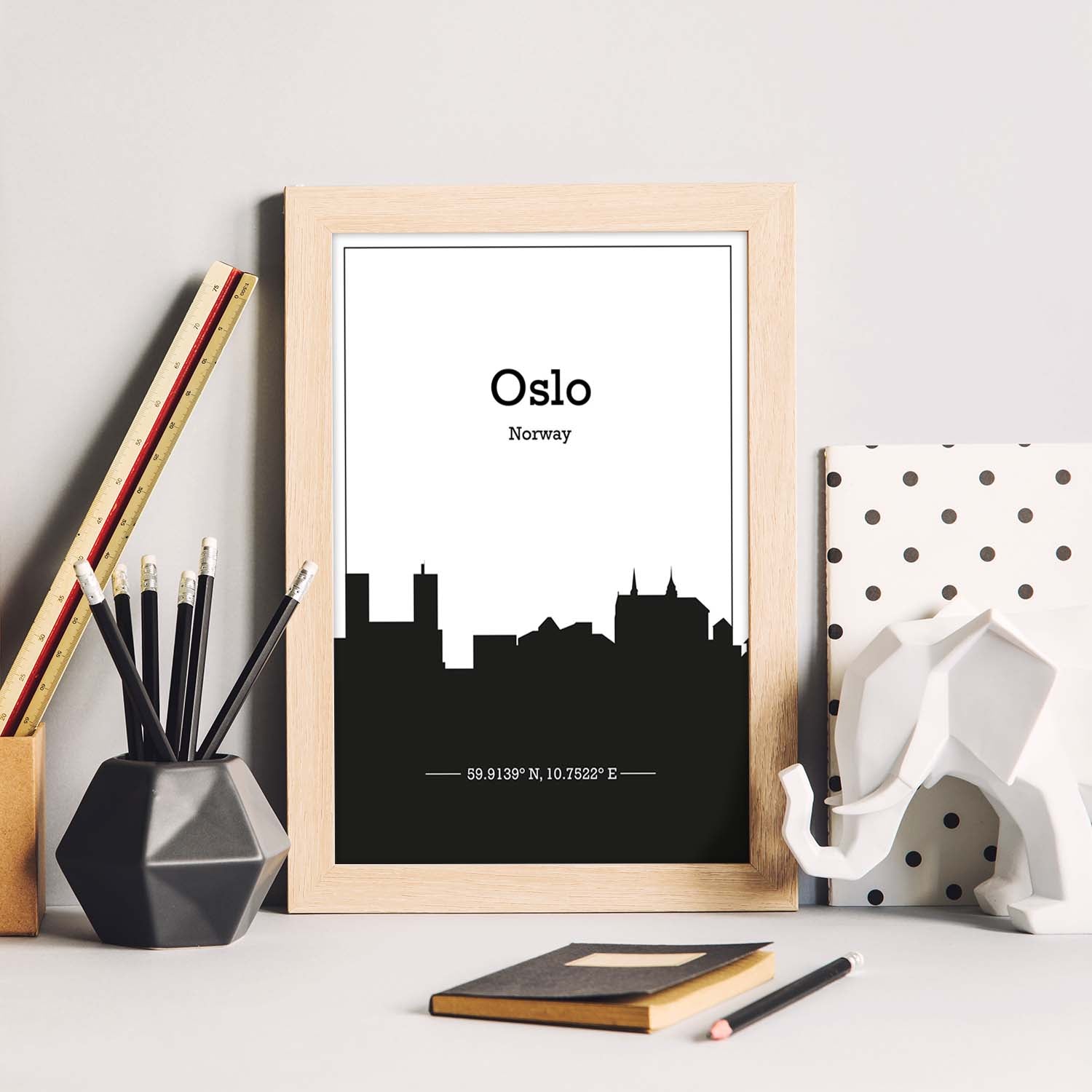 Poster con mapa de Oslo - Noruega. Láminas con Skyline de ciudades del norte de Europa con sombra negra.-Artwork-Nacnic-Nacnic Estudio SL