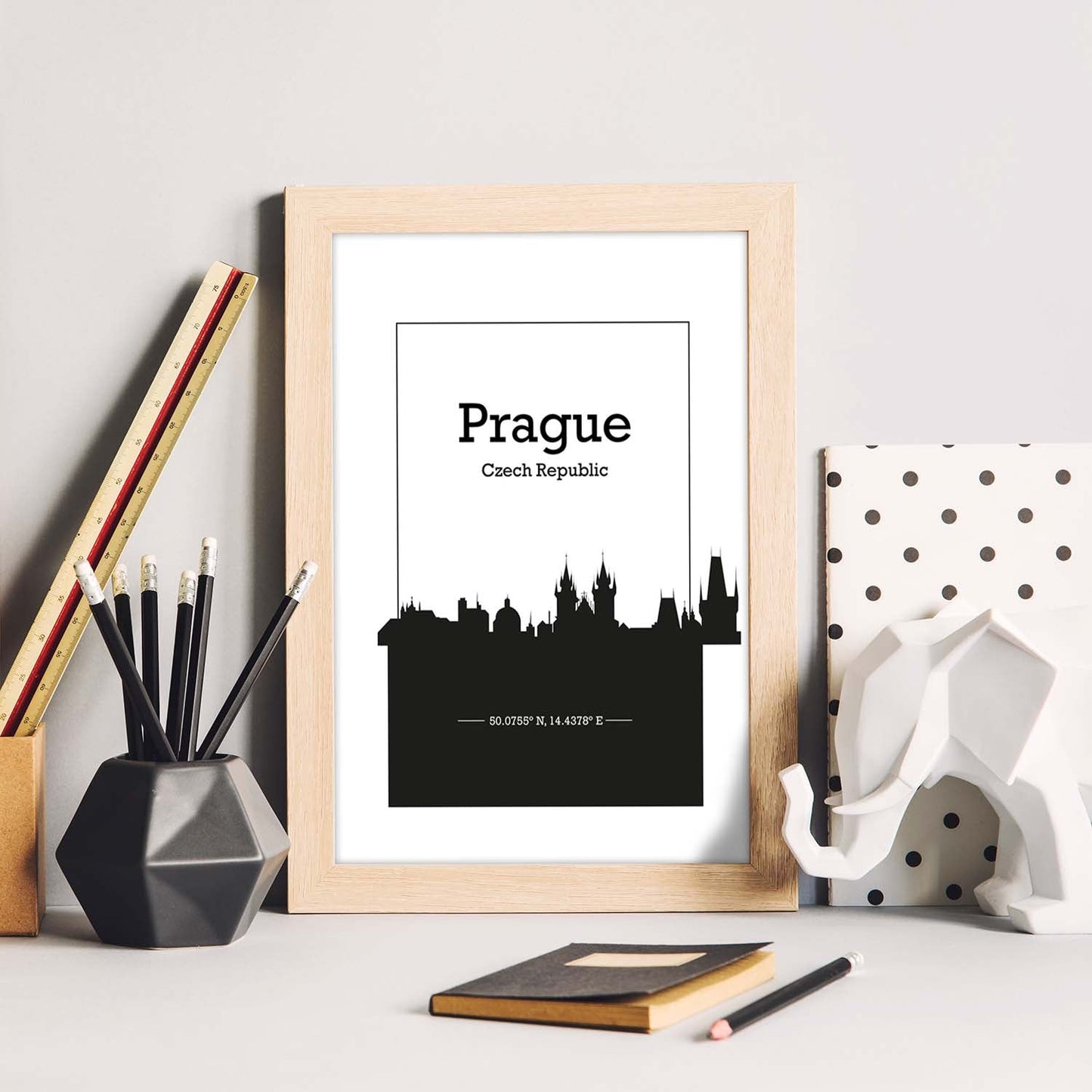 Poster con mapa de Prague - Republica Checa. Láminas con Skyline de ciudades de Europa con sombra negra.-Artwork-Nacnic-Nacnic Estudio SL