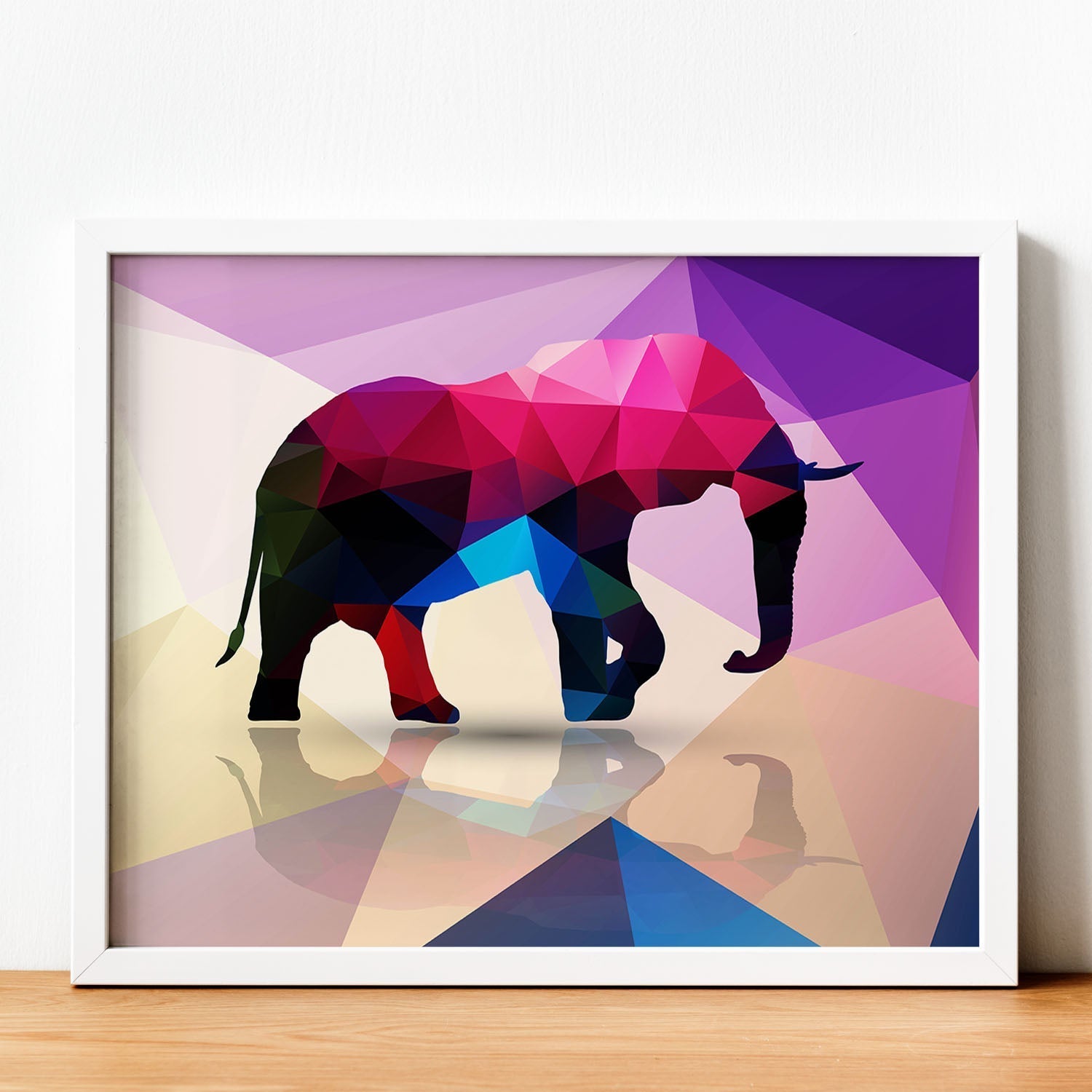 Poster de animales geométricos con fondos a color. Lámina Elefante, ilustrada con formas geométricas, y con un colorido fondo.-Artwork-Nacnic-Nacnic Estudio SL
