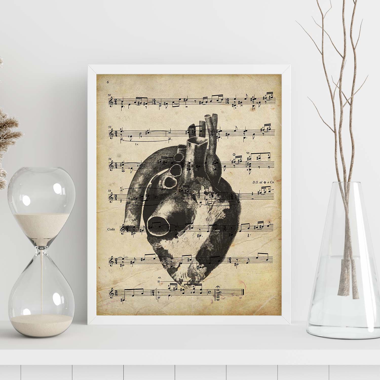 Poster de Corazon anatomico sobre partitura. Láminas de imágenes con partituras. Diseño de música para el hogar.-Artwork-Nacnic-Nacnic Estudio SL