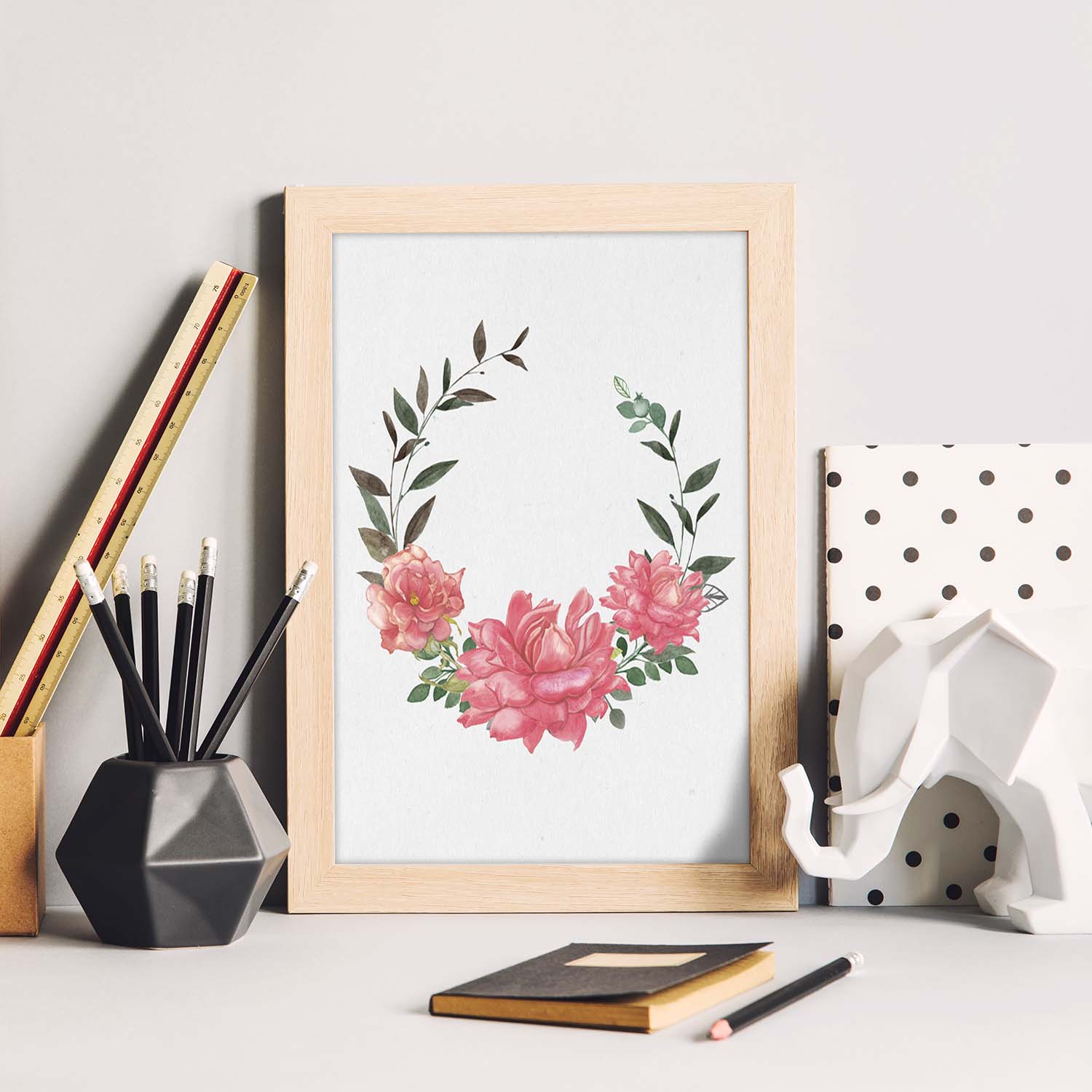 Poster de coronas florales. Lámina Corona floral rosas, ilustrada con diseños de flores, plantas, y animales.-Artwork-Nacnic-Nacnic Estudio SL