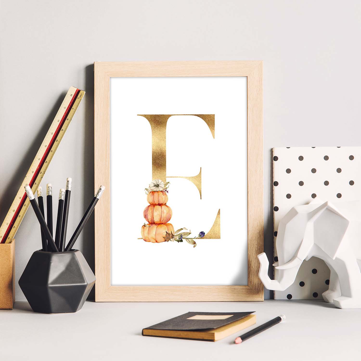 Poster de letra E. Lámina estilo Dorado Floral con imágenes del alfabeto.-Artwork-Nacnic-Nacnic Estudio SL