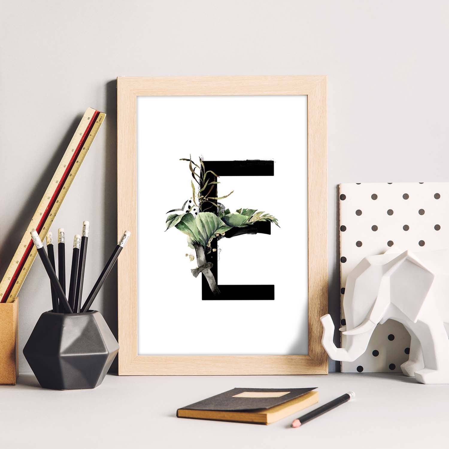 Poster de letra E. Lámina estilo Jungla Negra con imágenes del alfabeto.-Artwork-Nacnic-Nacnic Estudio SL