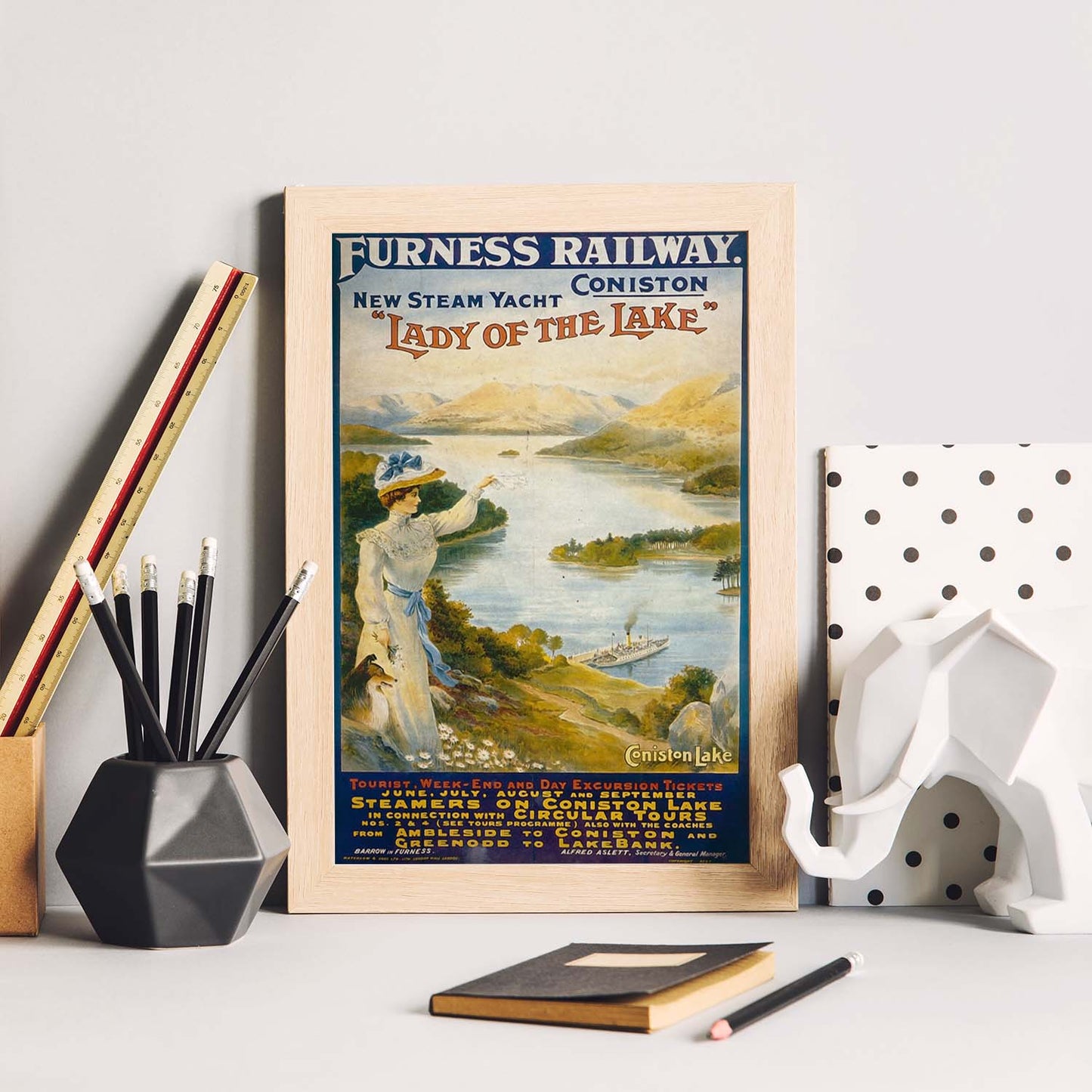 Poster vintage de Señora del lago. con imágenes vintage y de publicidad antigua.-Artwork-Nacnic-Nacnic Estudio SL