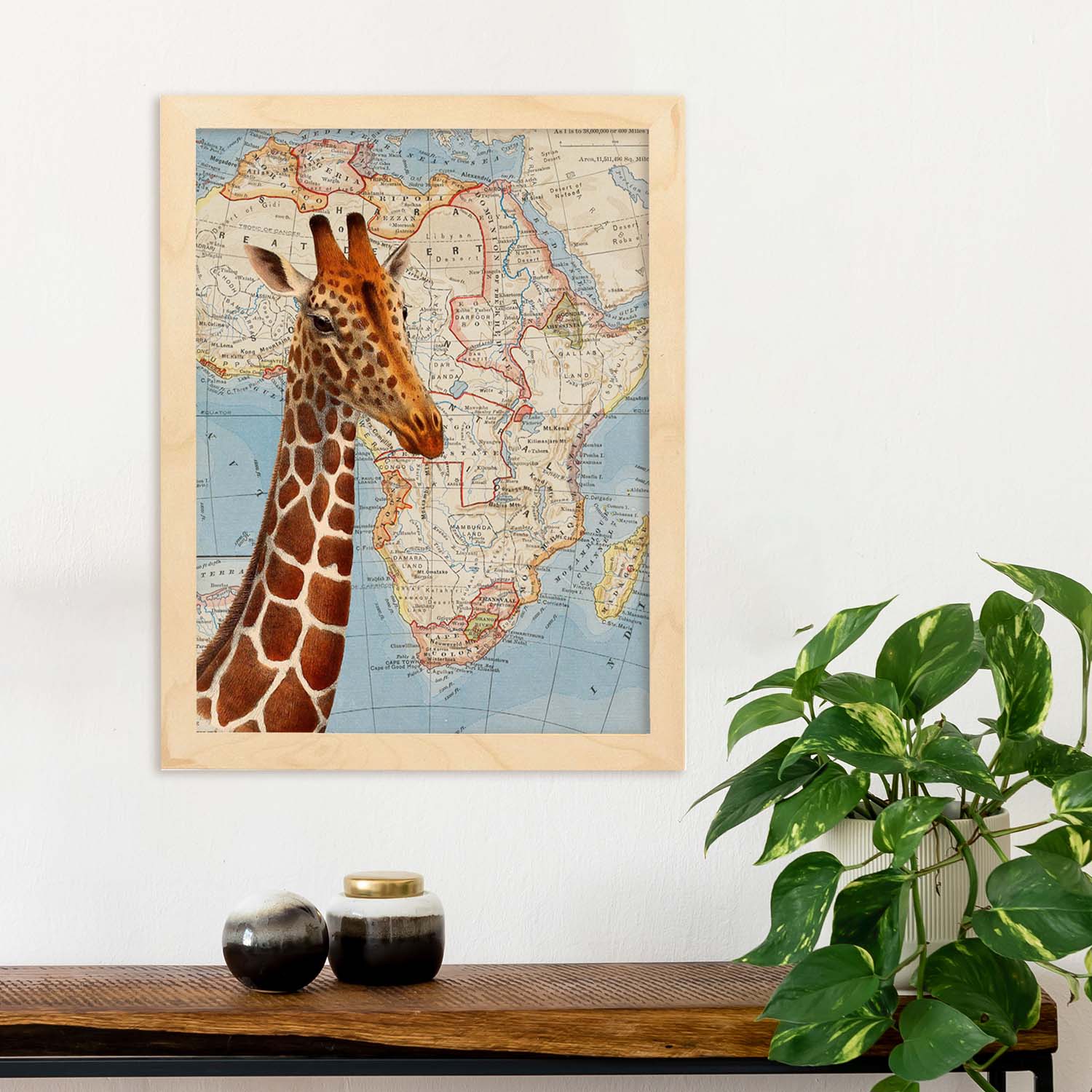 Posters de objetos sobre mapas. Lámina Girafa sueña África, con diseño de objetos sobre mapas vintage.-Artwork-Nacnic-Nacnic Estudio SL