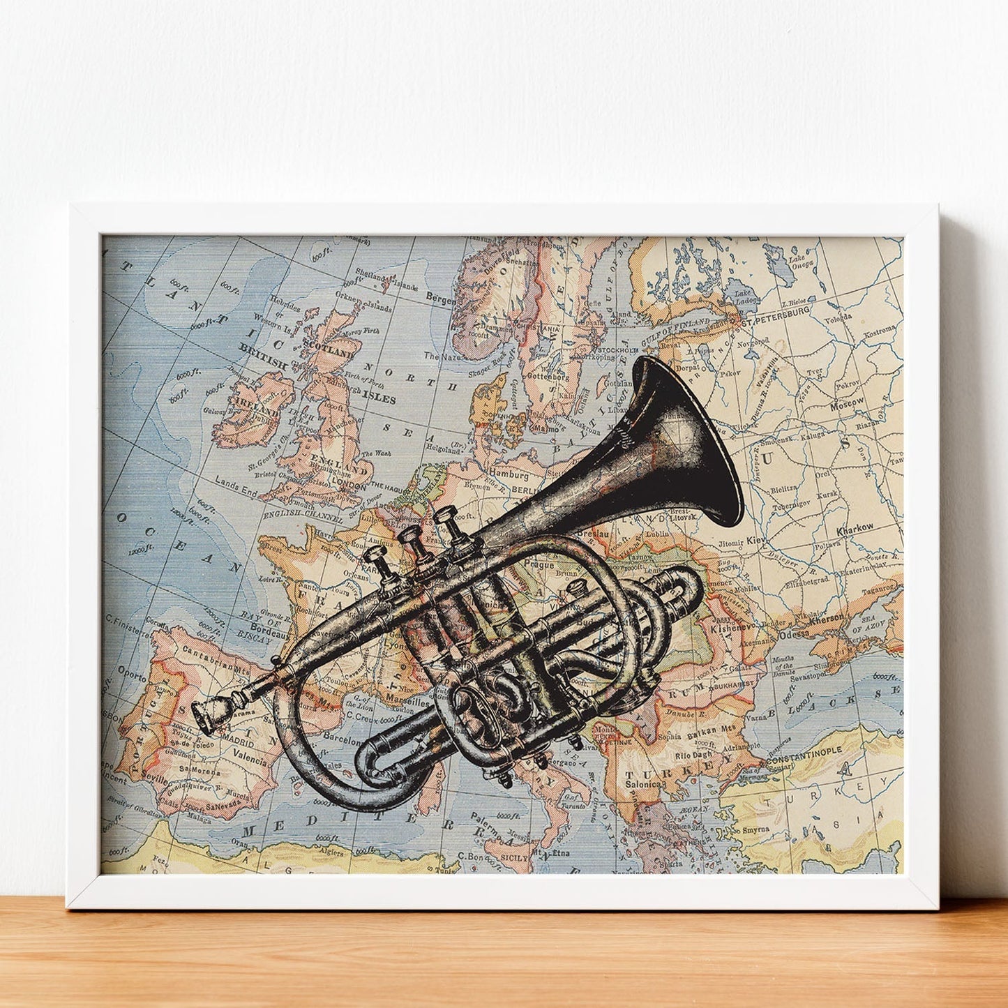 Posters de objetos sobre mapas. Lámina Trompeta para Europa, con diseño de objetos sobre mapas vintage.-Artwork-Nacnic-Nacnic Estudio SL