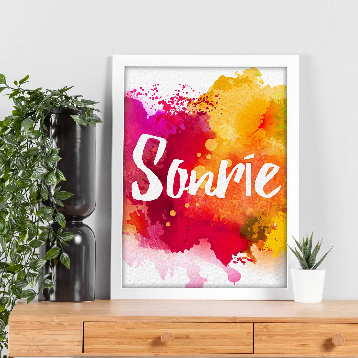 Posters de palabras coloridas. Lámina de palabra Sonrie con diseño colorido y toques acuarela.-Artwork-Nacnic-Nacnic Estudio SL
