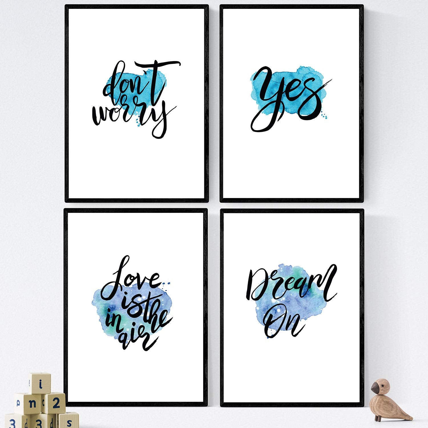 Set de láminas con mensajes felices y coloridos. Pack de posters 'Love Is In The Air'.-Artwork-Nacnic-Nacnic Estudio SL
